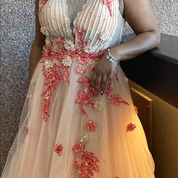 Beautiful Wedding,Prom or Special Occasion Dress. - Picture 2 of 3